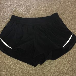 Back Lulu Lemon Hotty Hot || 2.5” shorts